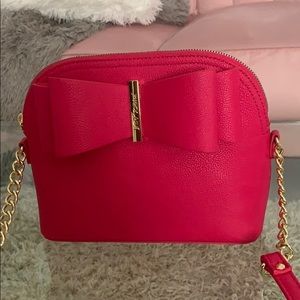 Bow Purse w/ Gold Detailing